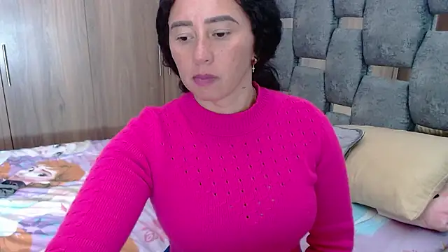 Snapshot of sara_hott_1 chatting on January 2025 08:15:02 PM sara hott 1 online show from January 2025 08:15:02 PM