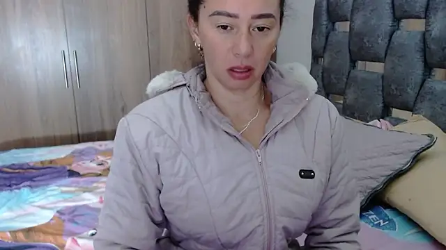 Snapshot of sara_hott_1 chatting on January 2025 12:27:01 PM sara hott 1 online show from January 2025 12:27:01 PM