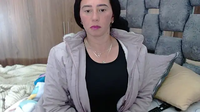 Snapshot of sara_hott_1 chatting on January 2025 09:04:02 PM sara hott 1 online show from January 2025 09:04:02 PM