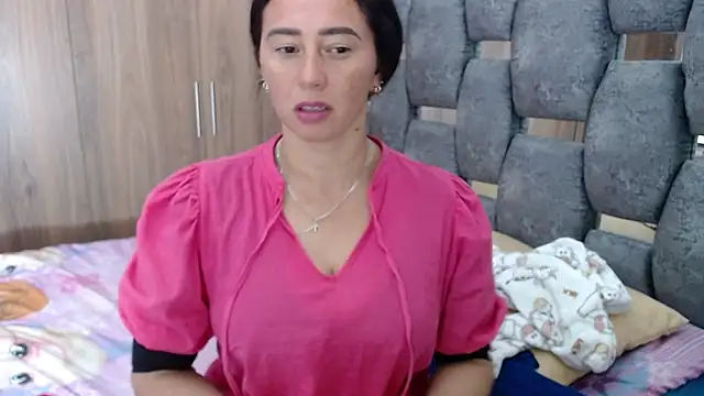 Snapshot of sara_hott_1 chatting on February 2025 08:26:02 PM sara hott 1 online show from February 2025 08:26:02 PM