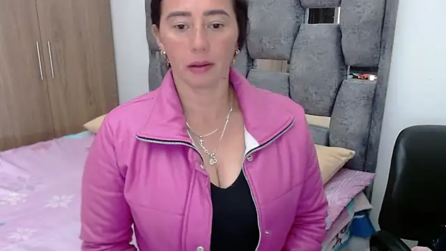 Snapshot of sara_hott_1 chatting on February 2025 08:03:01 PM sara hott 1 online show from February 2025 08:03:01 PM