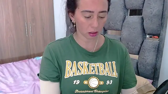 Snapshot of sara_hott_1 chatting on February 2025 07:11:01 PM sara hott 1 online show from February 2025 07:11:01 PM
