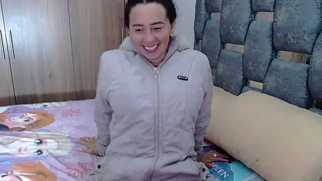 Snapshot of sara_hott_1 chatting on February 2025 12:48:01 PM sara hott 1 online show from February 2025 12:48:01 PM