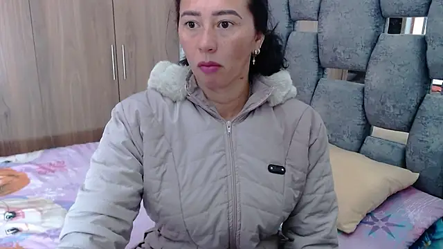 Snapshot of sara_hott_1 chatting on February 2025 12:33:01 PM sara hott 1 online show from February 2025 12:33:01 PM