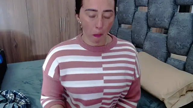 Snapshot of sara_hott_1 chatting on February 2025 02:01:01 PM sara hott 1 online show from February 2025 02:01:01 PM