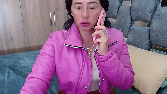 Snapshot of sara_hott_1 chatting on February 2025 06:48:02 PM sara hott 1 online show from February 2025 06:48:02 PM