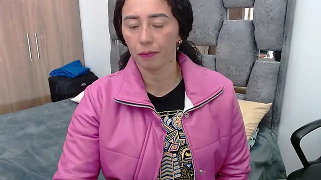 Snapshot of sara_hott_1 chatting on February 2025 09:54:01 PM sara hott 1 online show from February 2025 09:54:01 PM