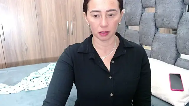 Snapshot of sara_hott_1 chatting on February 2025 05:25:02 PM sara hott 1 online show from February 2025 05:25:02 PM