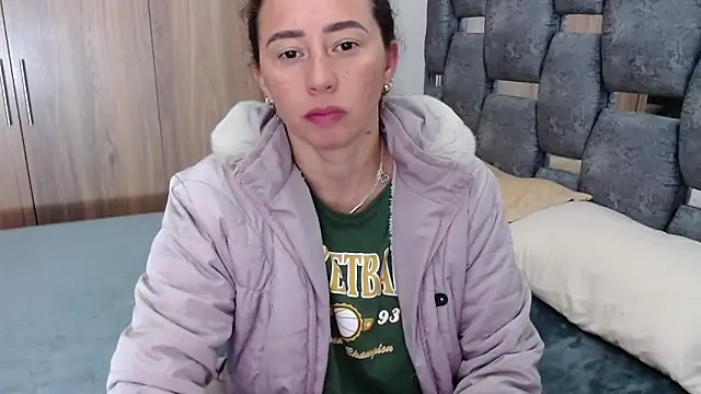 Snapshot of sara_hott_1 chatting on February 2025 01:38:02 PM sara hott 1 online show from February 2025 01:38:02 PM