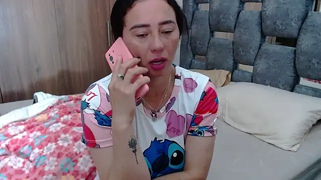 Snapshot of sara_hott_1 chatting on February 2025 01:36:01 PM sara hott 1 online show from February 2025 01:36:01 PM
