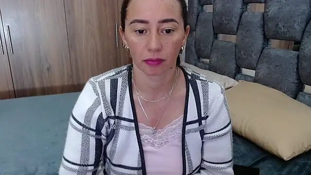 Snapshot of sara_hott_1 chatting on March 2025 12:44:02 PM sara hott 1 online show from March 2025 12:44:02 PM