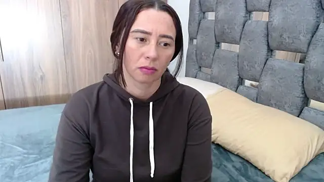 Snapshot of sara_hott_1 chatting on March 2025 06:50:02 PM sara hott 1 online show from March 2025 06:50:02 PM
