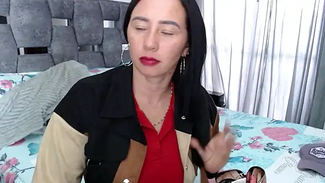 Snapshot of sara_hott_1 chatting on September 2025 08:02:01 PM sara hott 1 online show from September 2025 08:02:01 PM