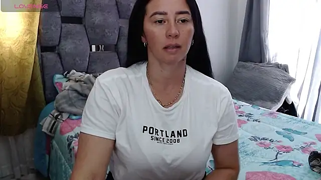 Snapshot of sara_hott_1 chatting on October 2025 02:51:02 PM sara hott 1 online show from October 2025 02:51:02 PM