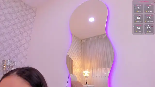 Pia Johnson  online show from November 2025 11:42:02 AM