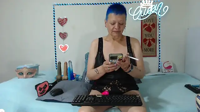 loquitaqueen011 online show from November 2025 01:44:02 PM