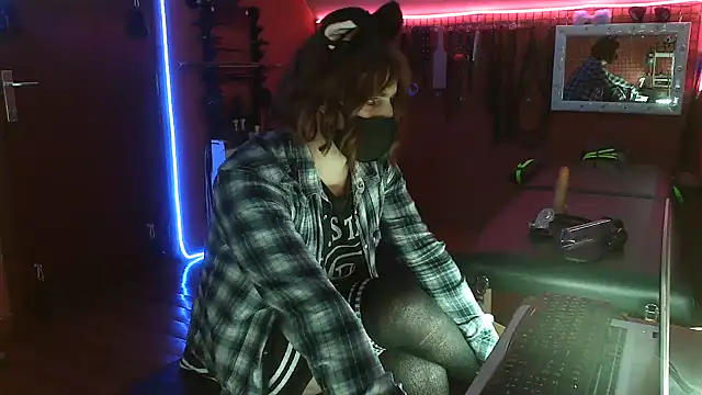 Snapshot of Ginny-the-bdsm-nympho chatting on May 2026 05:31:02 PM Ginny-the-bdsm-nympho online show from May 2026 05:31:02 PM
