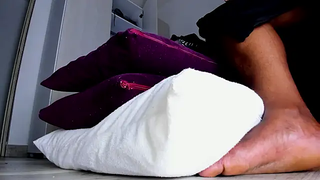 Skarleth69 online show from February 2026 03:24:01 AM