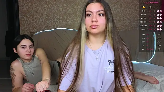 Snapshot of twobabesweet chatting on December 2024 03:14:02 AM twobabesweet online show from December 2024 03:14:02 AM