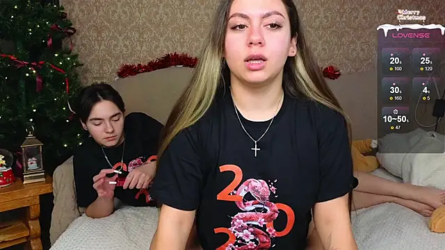 Snapshot of twobabesweet chatting on December 2024 07:35:01 AM twobabesweet online show from December 2024 07:35:01 AM