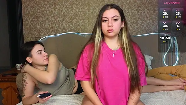 Snapshot of twobabesweet chatting on January 2025 08:06:01 AM twobabesweet online show from January 2025 08:06:01 AM