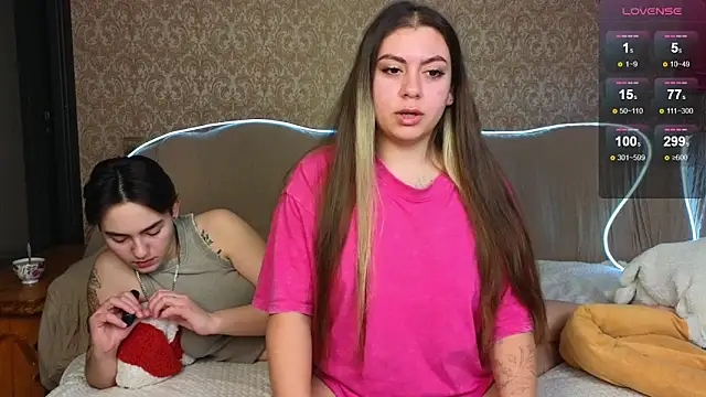 Snapshot of twobabesweet chatting on January 2025 05:47:02 AM twobabesweet online show from January 2025 05:47:02 AM