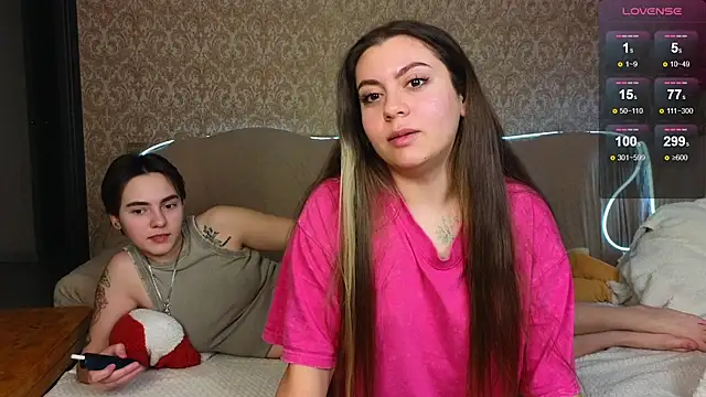 Snapshot of twobabesweet chatting on January 2025 03:01:01 AM twobabesweet online show from January 2025 03:01:01 AM