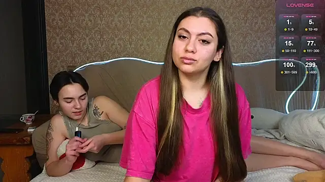 Snapshot of twobabesweet chatting on January 2025 05:02:02 AM twobabesweet online show from January 2025 05:02:02 AM