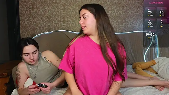 Snapshot of twobabesweet chatting on January 2025 06:46:01 AM twobabesweet online show from January 2025 06:46:01 AM