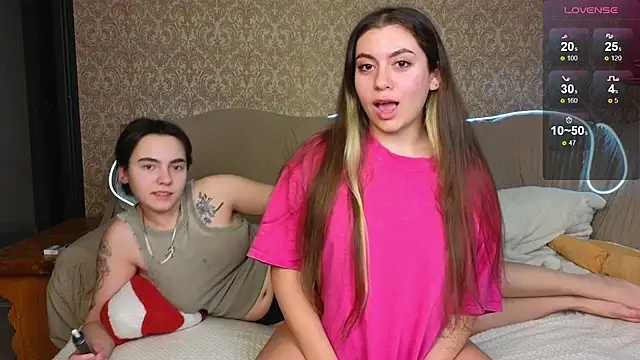 Snapshot of twobabesweet chatting on February 2025 11:10:02 AM twobabesweet online show from February 2025 11:10:02 AM