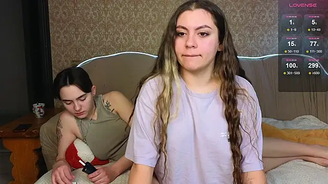 Snapshot of twobabesweet chatting on March 2025 04:13:01 AM twobabesweet online show from March 2025 04:13:01 AM