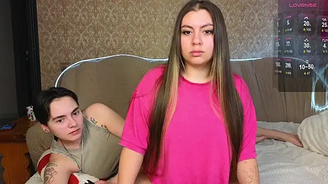 Snapshot of twobabesweet chatting on March 2025 04:03:01 AM twobabesweet online show from March 2025 04:03:01 AM