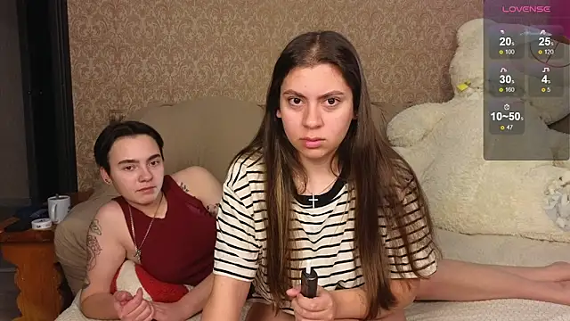 Snapshot of twobabesweet chatting on October 2025 08:04:02 AM twobabesweet online show from October 2025 08:04:02 AM