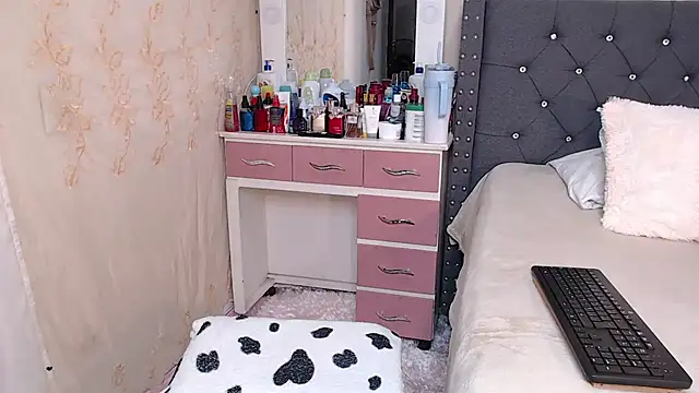 CanndyBrunett online show from April 2026 07:20:02 PM