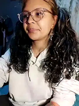 Snapshot of Hathorlove chatting on December 2024 01:10:02 AM Hathorlove online show from December 2024 01:10:02 AM