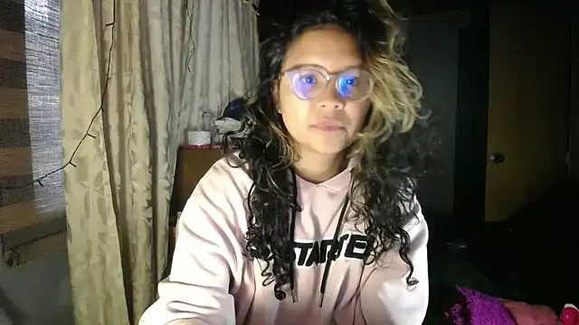 Snapshot of Hathorlove chatting on November 2025 09:50:01 PM Hathorlove online show from November 2025 09:50:01 PM