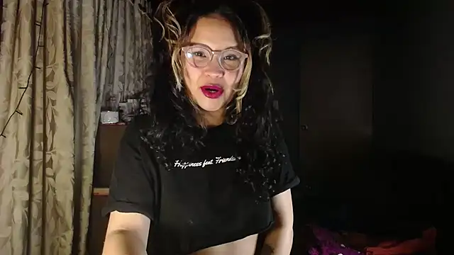 Snapshot of Hathorlove chatting on December 2025 04:18:02 AM Hathorlove online show from December 2025 04:18:02 AM