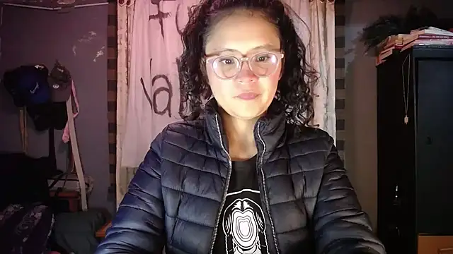 Snapshot of Hathorlove chatting on February 2026 04:09:01 AM Hathorlove online show from February 2026 04:09:01 AM