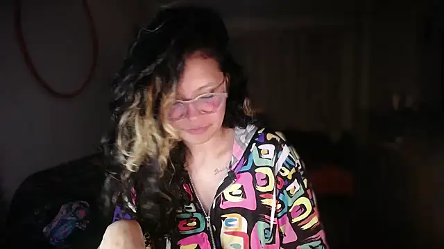 Snapshot of Hathorlove chatting on April 2026 06:00:02 AM Hathorlove online show from April 2026 06:00:02 AM