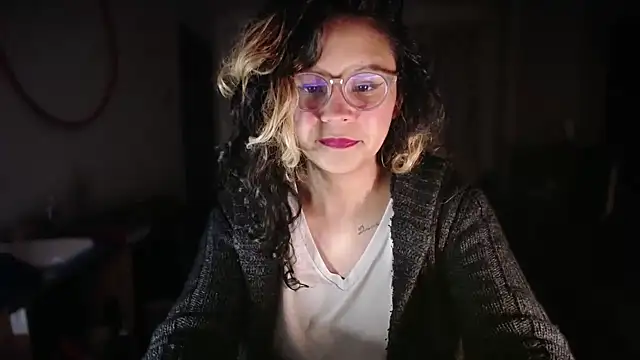 Snapshot of Hathorlove chatting on April 2026 06:43:02 AM Hathorlove online show from April 2026 06:43:02 AM