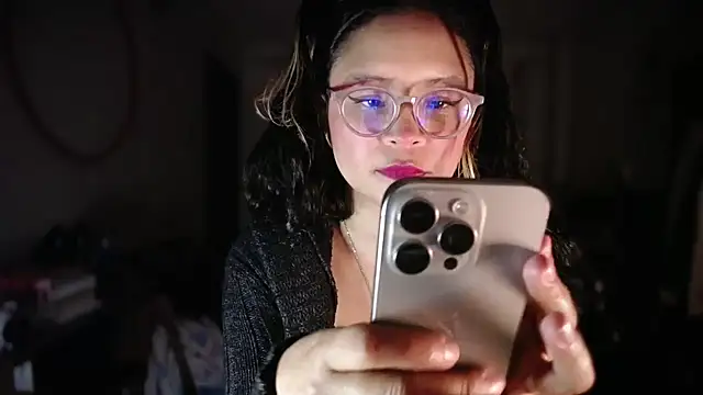 Snapshot of Hathorlove chatting on April 2026 02:44:01 AM Hathorlove online show from April 2026 02:44:01 AM