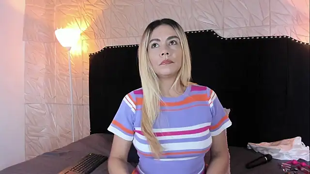 Snapshot of JennyRouse01 chatting on September 2025 11:12:01 AM JennyRouse01 online show from September 2025 11:12:01 AM