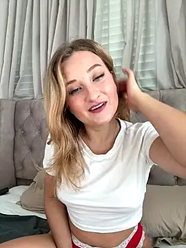 Snapshot of MileySummer chatting on November 2025 11:32:02 AM MileySummer online show from November 2025 11:32:02 AM