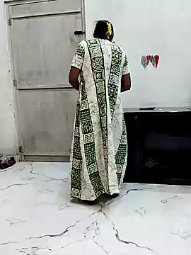 Snapshot of Queen_Dolly chatting on December 2024 06:30:02 PM Queen Dolly online show from December 2024 06:30:02 PM