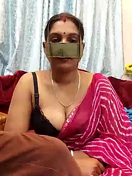 Snapshot of Queen_Dolly chatting on January 2025 05:49:01 PM Queen Dolly online show from January 2025 05:49:01 PM