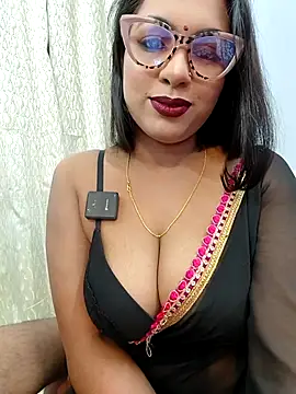 Snapshot of Queen_Dolly chatting on March 2026 05:41:02 PM Queen Dolly online show from March 2026 05:41:02 PM