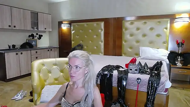 Snapshot of DomCaprisse chatting on September 2025 12:51:01 PM DomCaprisse online show from September 2025 12:51:01 PM