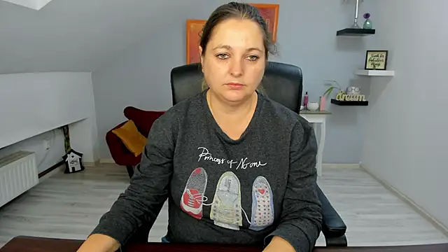 Snapshot of LollaGirl chatting on November 2025 04:22:01 AM LollaGirl online show from November 2025 04:22:01 AM