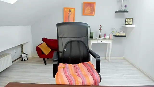 Snapshot of LollaGirl chatting on November 2025 04:22:01 AM LollaGirl online show from November 2025 04:22:01 AM