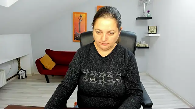 Snapshot of LollaGirl chatting on November 2025 04:12:01 AM LollaGirl online show from November 2025 04:12:01 AM